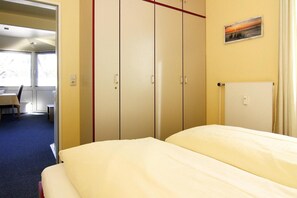 Classic Apartment, 2 Bedrooms | 3 bedrooms, individually furnished