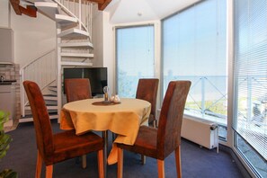 Comfort Apartment, 3 Bedrooms | Living room