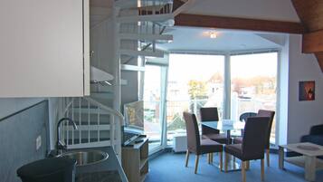 Apartemen Comfort, 3 kamar tidur | Dapur pribadi | Mesin pembuat kopi/teh, lemari es, microwave, dan pemanggang roti