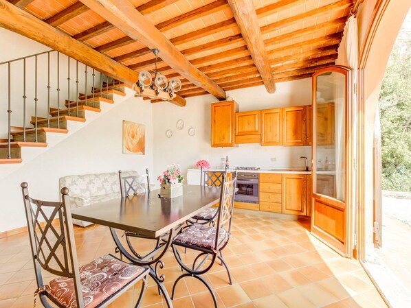 Apartamento clásico, 2 habitaciones | Sala de estar