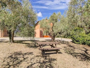 Classic Apartment, 2 Bedrooms | Garden