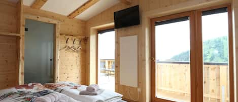 3 bedrooms, bed sheets