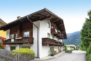 A traditional chalet with wooden balconies, a white facade, and a mountain backdrop. - Holiday Home Bergheim, Fugen (Fuegen)