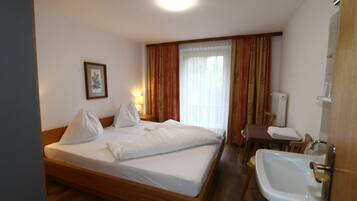 Comfort House, 6 Bedrooms | 18 bedrooms, individually furnished, bed sheets