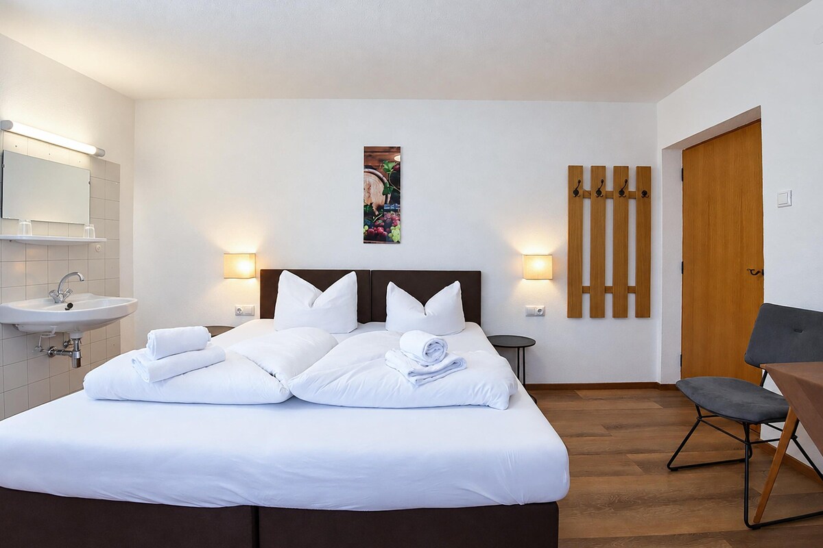 Classic House, Multiple Bedrooms | 18 bedrooms, bed sheets