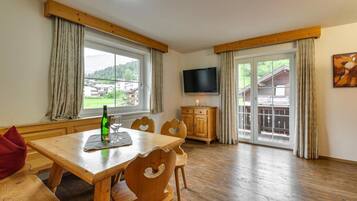 Deluxe-Apartment, 2Â Schlafzimmer | Speisen