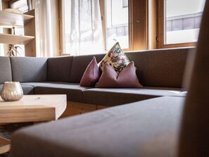 精緻公寓, 1 間臥室 | 接待櫃台