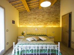 Comfort House, 3 Bedrooms | 5 bedrooms, individually furnished, bed sheets