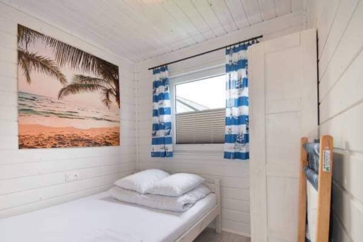 4 bedrooms, individually furnished, iron/ironing board, bed sheets