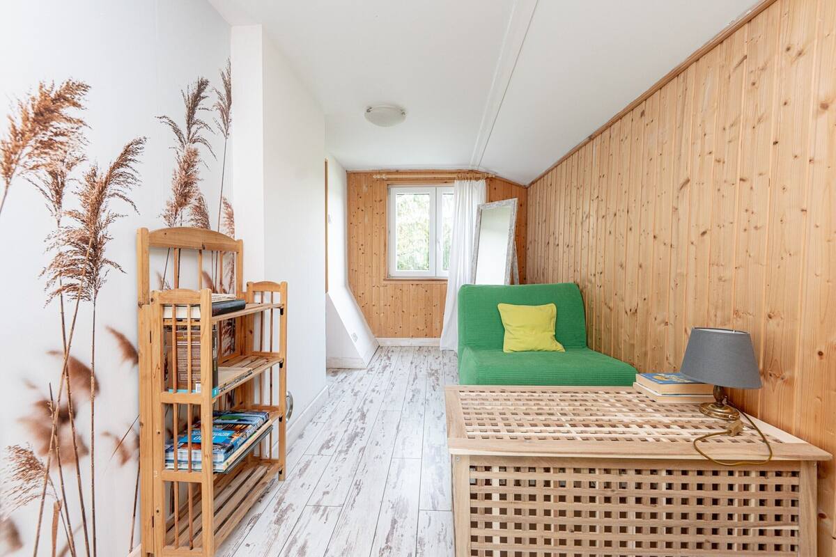 4 habitaciones, muebles diferentes y ropa de cama