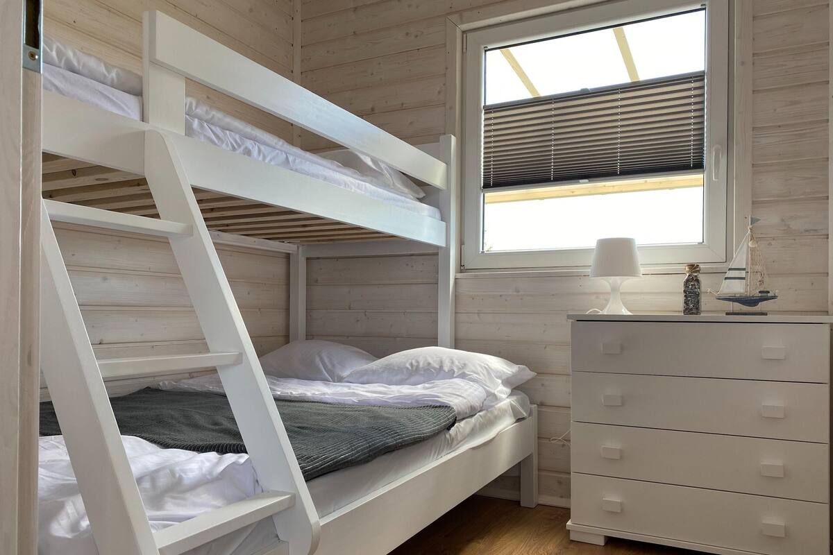 Comfort House, 3 Bedrooms | 4 bedrooms, individually furnished, iron/ironing board, bed sheets