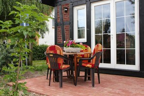 Classic House, 2 Bedrooms | Outdoor dining - Holiday Home Haffschein, Monkebude (Monkebude)