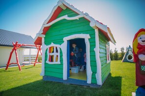 Classic House, 3 Bedrooms | Garden