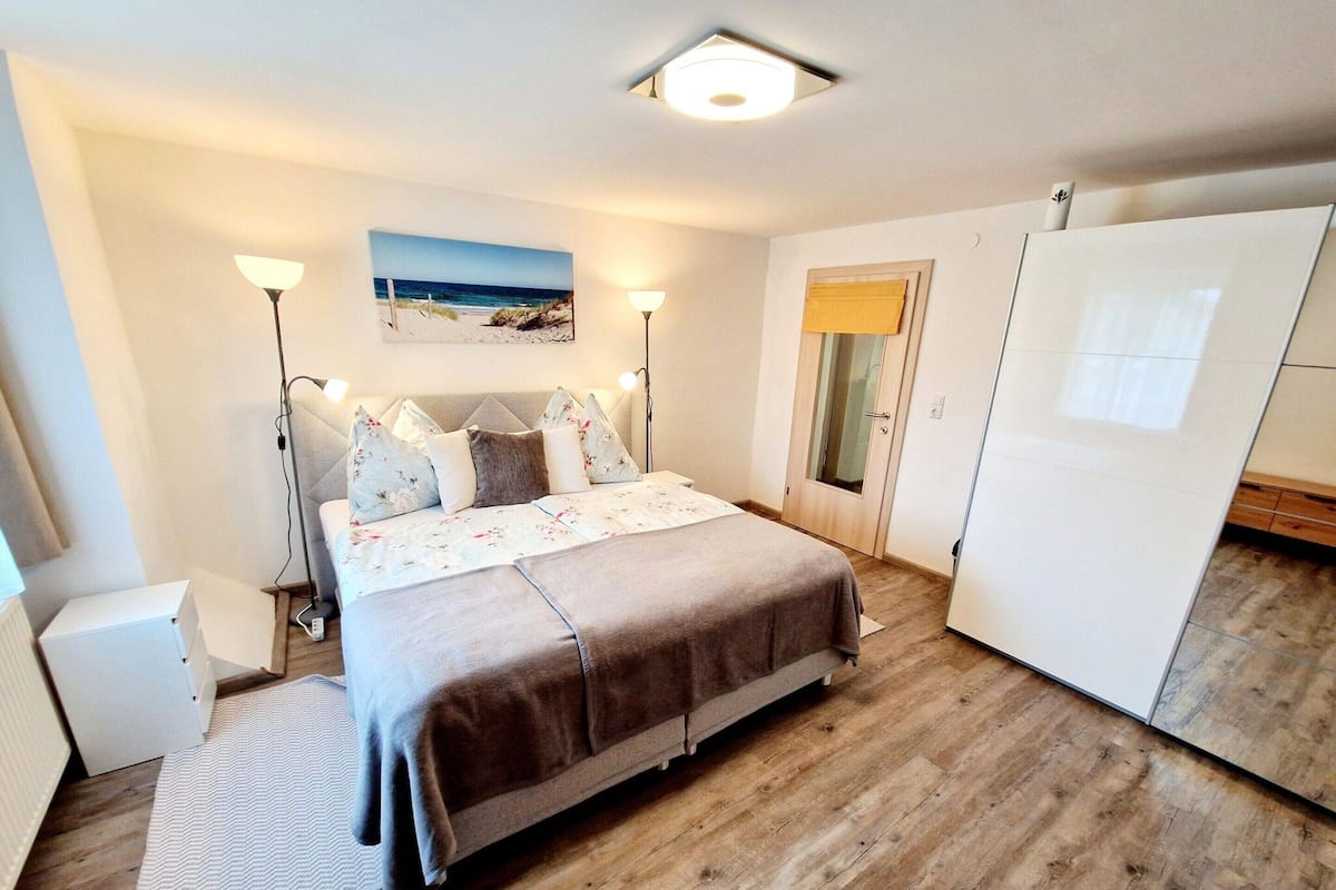 Classic Apartment, 2 Bedrooms | 4 bedrooms, individually furnished, bed sheets