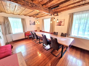 Classic Apartment, 2 Bedrooms | Living room