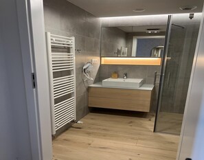Classic Apartment, 1 Bedroom | Bathroom