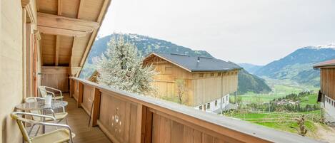 Comfort Apartment, 4 Bedrooms | Balcony