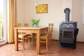 Fireplace, DVD player