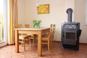 Classic House, 3 Bedrooms | Living room | Fireplace, DVD player