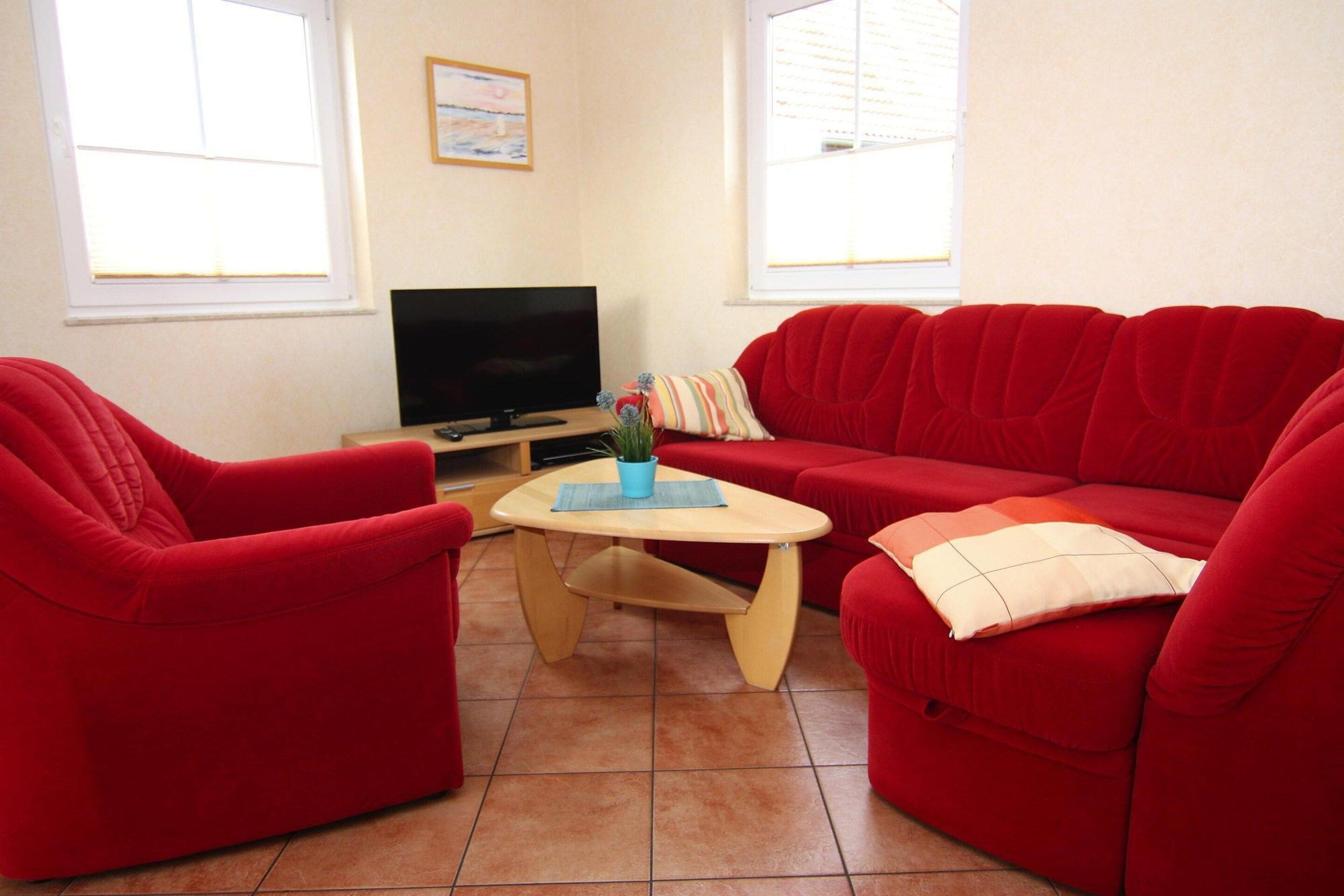 Deluxe House, 3 Bedrooms | Ruang tamu | Pendiangan, pemain DVD 