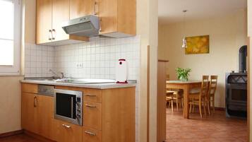 Classic House, 3 Bedrooms | Private kitchen | Fridge, microwave, oven, dishwasher