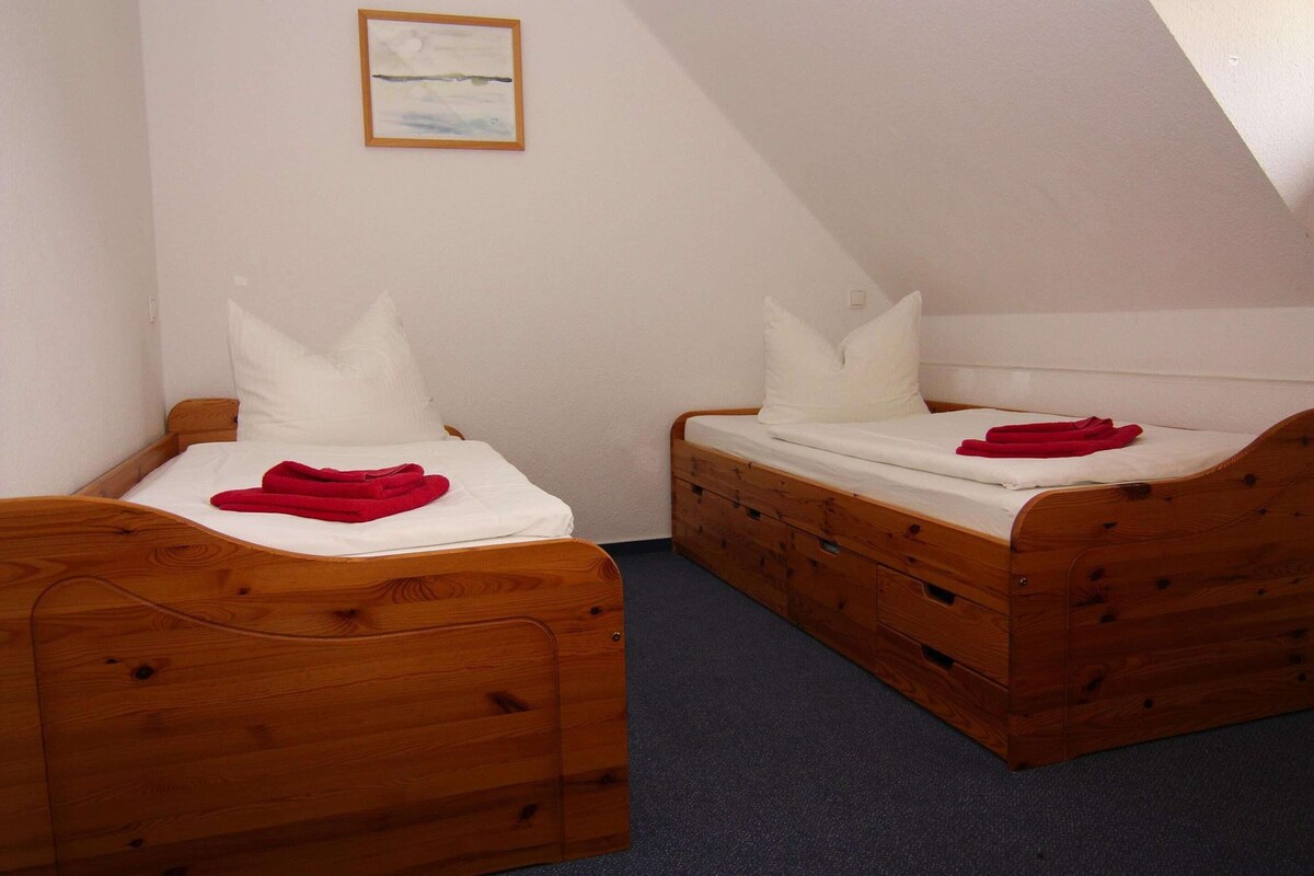 6 bedrooms, individually furnished
