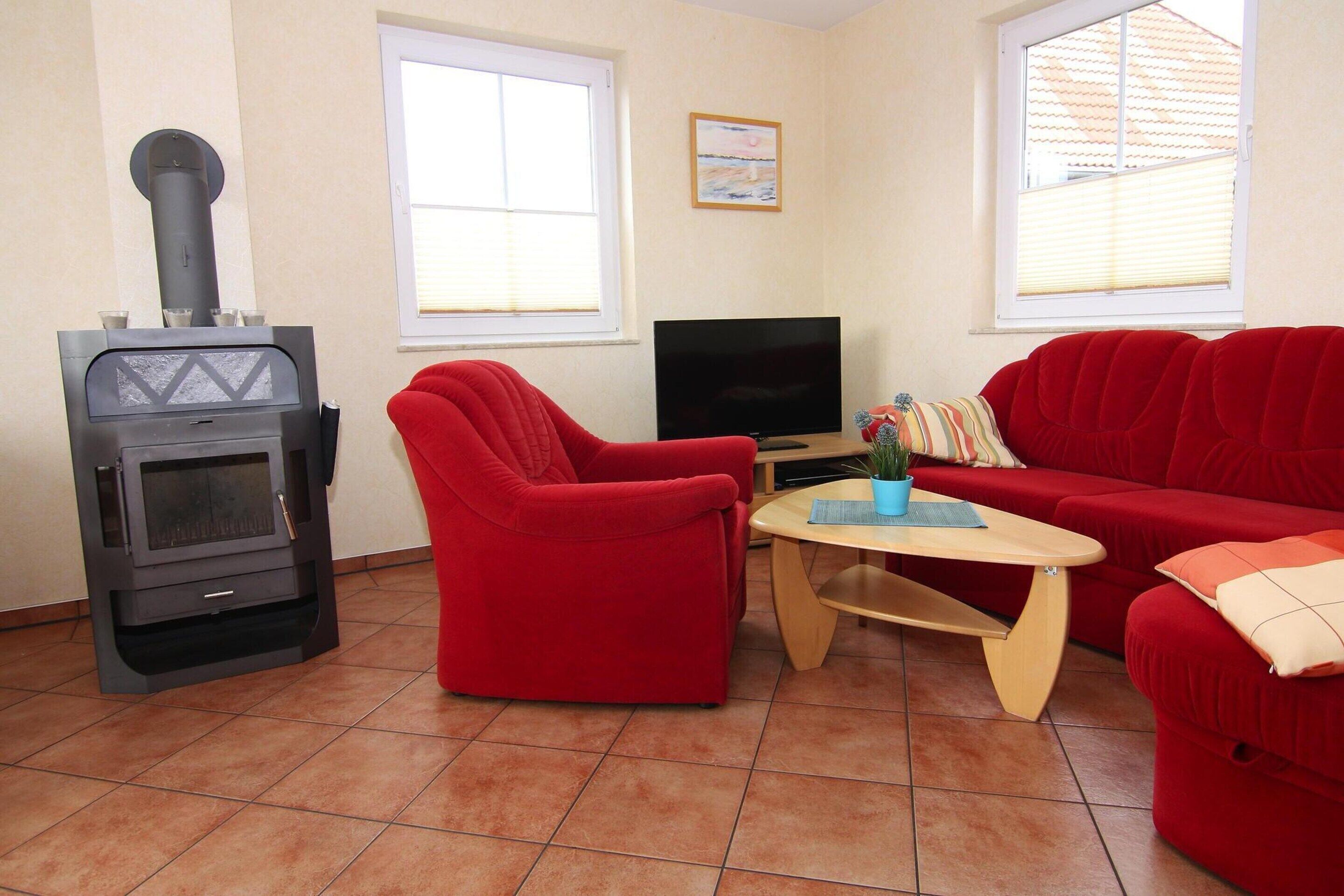Deluxe House, 3 Bedrooms | Living room | Fireplace, DVD player