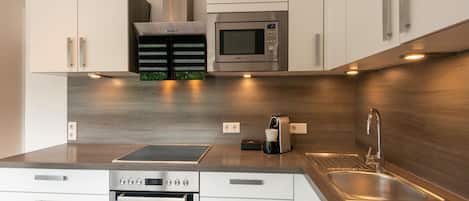 Comfort Apartment, 3 Bedrooms | Private kitchen | Fridge, dishwasher