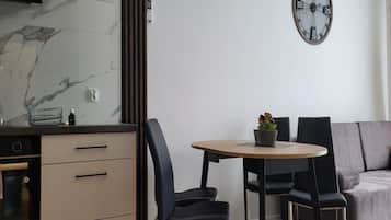 Comfort Apartment, 2 Bedrooms | Living room