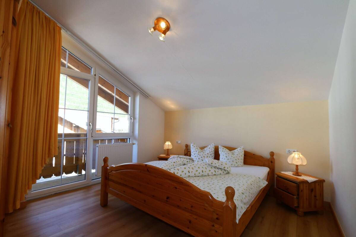 10 bedrooms, bed sheets