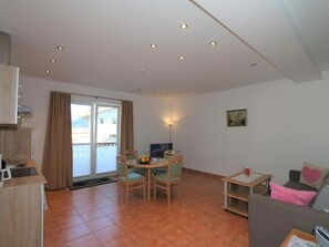 Elite Apartment, 2 Bedrooms | Living room
