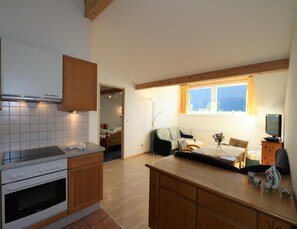 Deluxe Apartment, 2 Bedrooms | Private kitchen