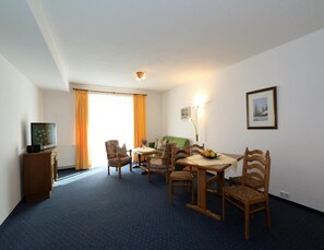 Deluxe Apartment, 2 Bedrooms | Interior