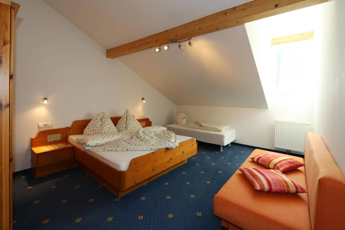 Deluxe Apartment, 2 Bedrooms | 10 bedrooms, bed sheets