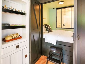 2 bilik tidur, dilengkapkan perabot secara berasingan