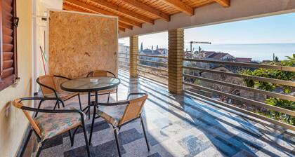 Beautiful Apartment in Jasenice Near Sea