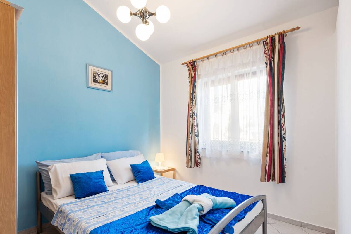Classic House, 2 Bedrooms | 1 bilik tidur, cadar katil