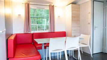 Classic Chalet, 3 Bedrooms | Ruang tamu