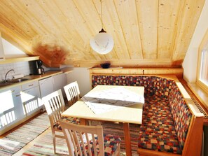 Comfort apartman, 3 hálószobával | Privát konyha | Sütő, mosogatógép és kávé-/teafőző