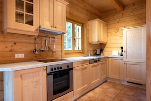 Classic House, 4 Bedrooms | Private kitchen