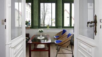 Classic Apartment, 2 Bedrooms | Dining