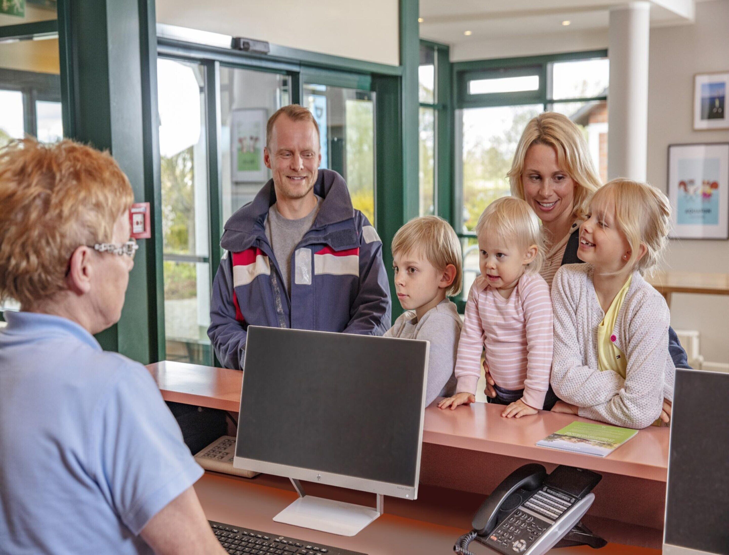 Classic Apartment, 3 Bedrooms | Reception