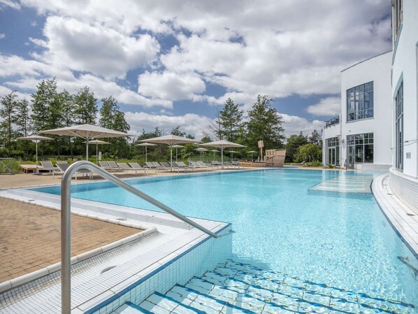 Piscine couverte, piscine extérieure