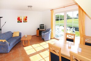 Apartamento clássico, 2 quartos | Sala de estar
