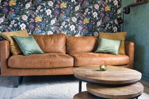 Elite House, 1 Bedroom | Living room