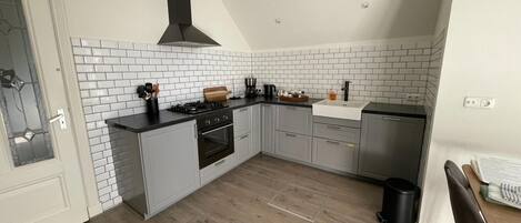 Comfort House, 1 Bedroom | Private kitchen