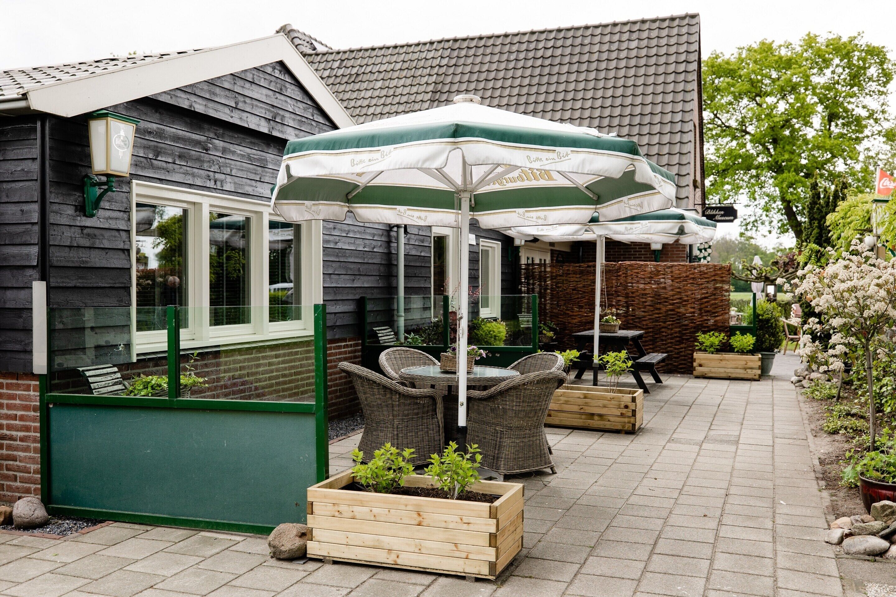 Deluxe House, 2 Bedrooms | Outdoor dining