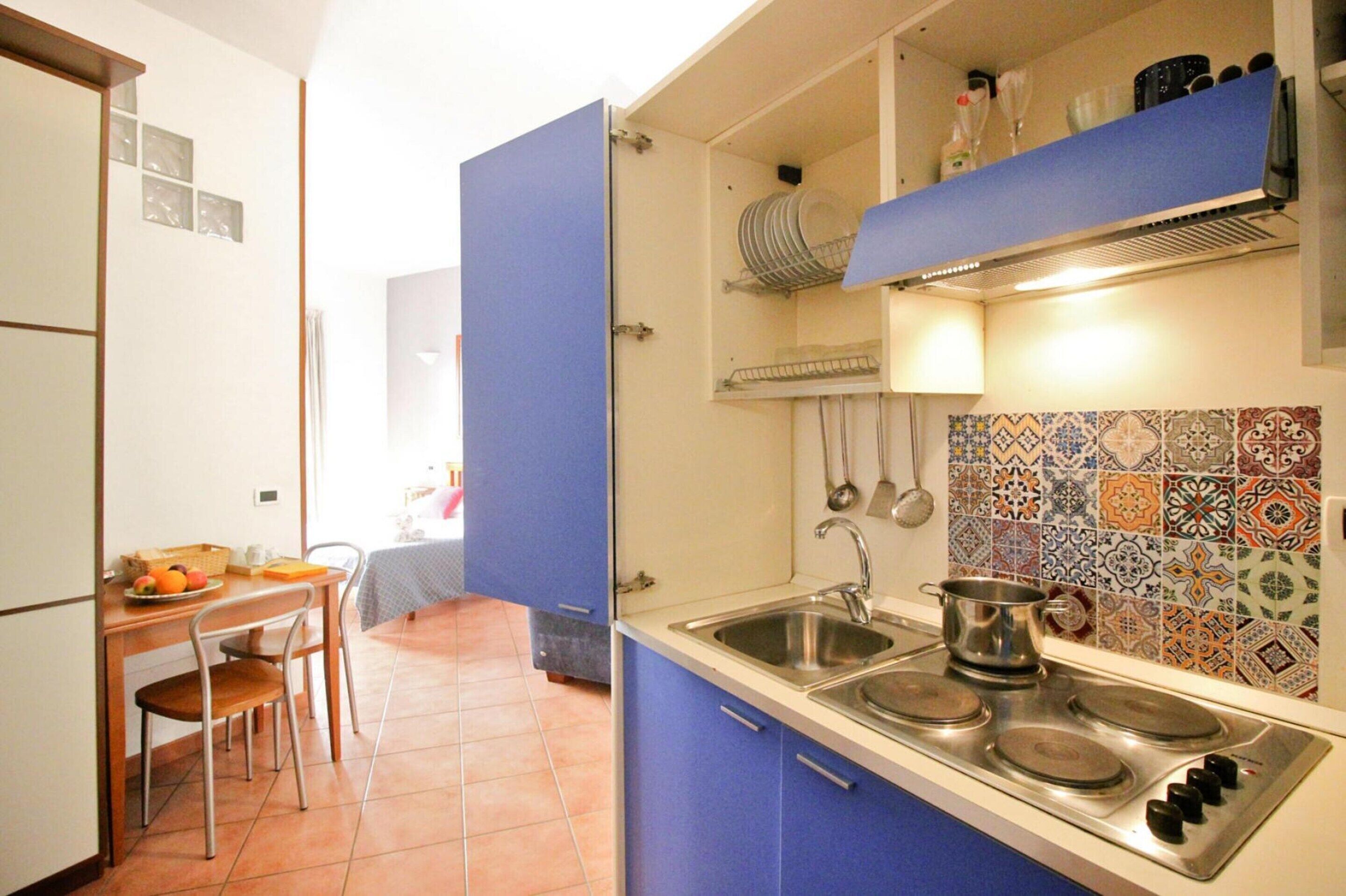 Fridge, microwave, dishwasher, coffee/tea maker