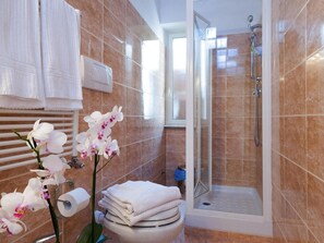 Comfort Apartment, 1 Bedroom | Bathroom | Shower - Holiday Flat in Central Location in Rome (Rome)