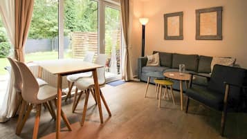 Classic Apartment, 2 Bedrooms | Living room